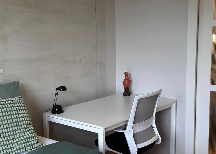 T3 Balcon Parking Clim 3mn Pied Metro 8 Et T3 * Paris